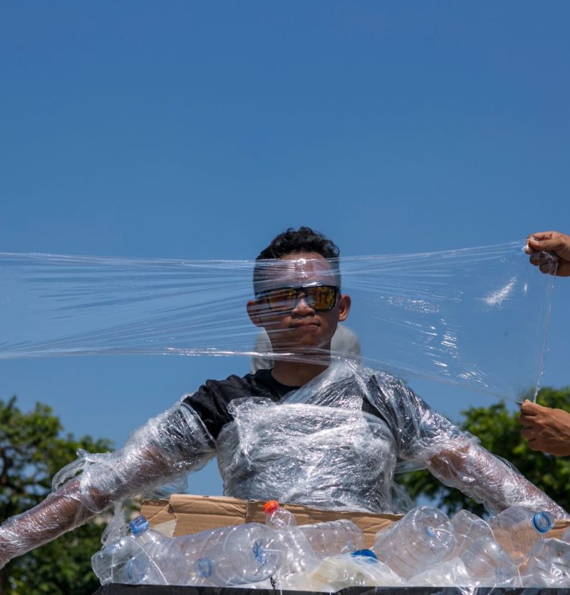 Menerangi Krisis Tersembunyi: Edukasi Komprehensif Ecoton tentang Ancaman Mikroplastik di Festival Seni TBM Mojokerto Menerangi Krisis Tersembunyi: Edukasi Komprehensif Ecoton tentang Ancaman Mikroplastik di Festival Seni TBM Mojokerto